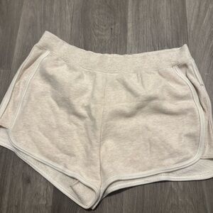 Offline cream short sz L preowned